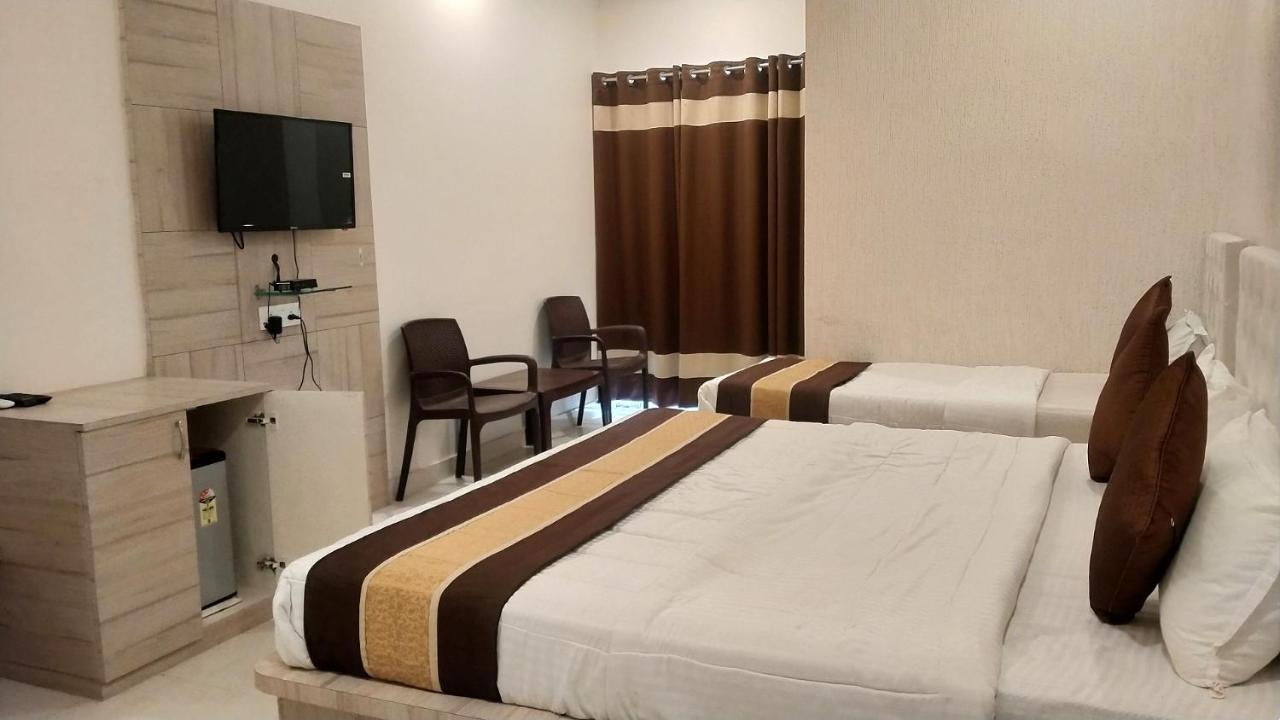 Hotel Namo Palace 코타 외부 사진